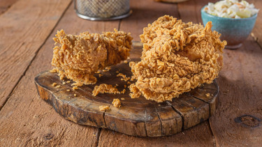 Ilustrasi ayam goreng.