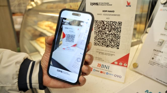 Transaksi non tunai menggunakan QRIS BNI Mobile Banking