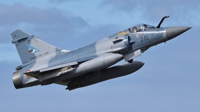 Pesawat Tempur Dassault Mirage 2000-5 buatan Prancis, Ilustrasi pesawat Lockheed Martin F-22 Raptor, Pesawat Tempur Dassault Mirage 2000-5 buatan Prancis, VIVA Militer: Pesawat tempur Mikoyan MiG-29 Fulcrum militer Rusia, Pesawat Sukhoi Su-27 Flanker Ukraina - Air Force, VIVA Militer: Pesawat tempur F-15 Eagle militer Amerika Serikat, VIVA Militer: Pesawat pembom MiG-31 militer Rusia membawa rudal Kh-47M2 Kinzhal, MiG-25 Foxbat, SR-71 Blackbird