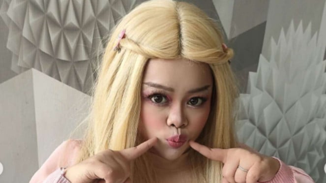 Kekeyi, Erika Carlina dan DJ Bravy, Tak Disangka, Begini Respons Ridwan Kamil Tahu Lisa Mariana Jadi Tersangka, Profil Cleantha Islan Calon Istri Teuku Rassya, Umurnya Jadi Sorotan, Steve Emmanuel Ternyata Sudah Bebas, Andi Soraya Bocorkan Percakapan saat Video Call