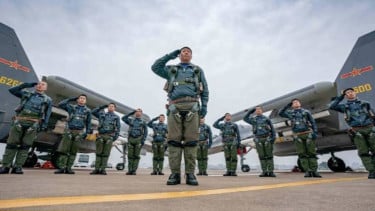 VIVA Militer: Pilot-pilot jet tempur militer China