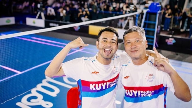 Duet ganda putra badminton Raffi Ahmad/Gading Marten dalam ajang BNI Media Clash