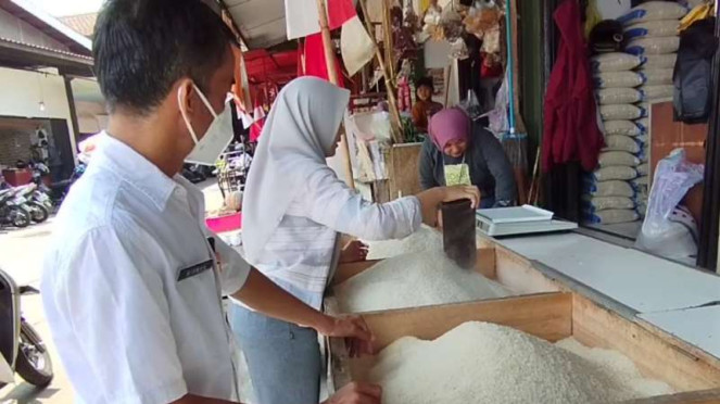 Pedagang Beras di Kuningan.