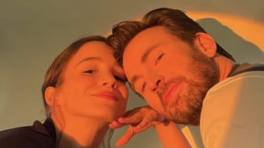 Chris Evans dan Alba Baptiste
