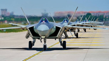 VIVA Militer: Jet tempur siluman Chengdu J-10 Mighty Dragon militer China