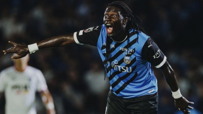 Penyerang Kawasaki Frontale, Bafetimbi Gomis, 5. Robert Lewandowski, 4. Mike Newell, 3. Bafetimbi Gomis, 2. Kylian Mbappe, 1. Mohamed Salah