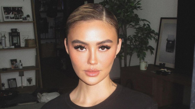 Agnez Mo, Daftar Artis Hollywood yang Bully Donald Trump Terang-terangan Usai Serang Iran, Agnez Mo Baik-baik Saja!, Tanggapi Konflik Iran-AS, Rhoma Irama: Sebenarnya Kemenangan Itu di Akhirat!, Nikah Beda Agama, Rima Melati Ungkap Kondisi Rumah Tangga dengan Marcell Siahaan