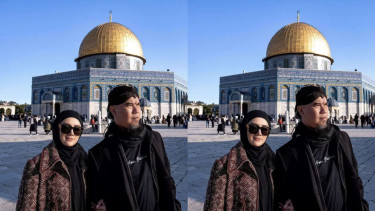 Mulan Jameela dan Ahmad Dhani di depan Masjid Al-Aqsa