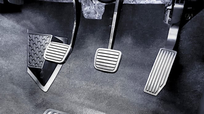 Pedal kopling transmisi manual
