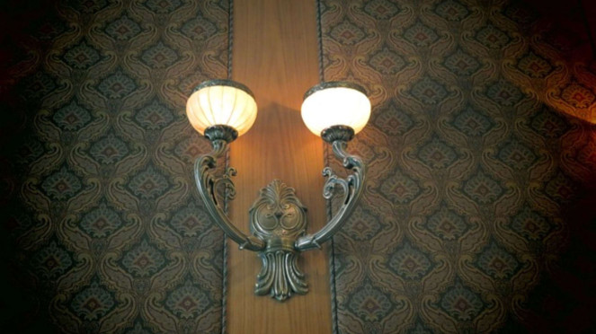 Ilustrasi lampu, Pencahayaan dalam Kehidupan Sehari-hari, Panduan Memilih Jenis Lampu Downlight, 1. Pilih Berdasarkan Tipe Pemasangan: Inbow atau Outbow?, 2. Tentukan Tipe Cahaya: Warm, Natural, atau Cool, 3. Pilih Fitur Tambahan, Morgen Hadir di Jakarta Fair 2025!