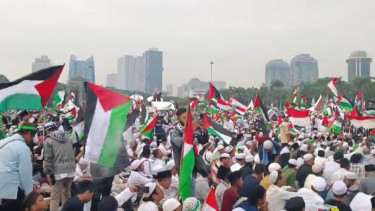 Massa aksi Munajat Kubro 212 di Monas