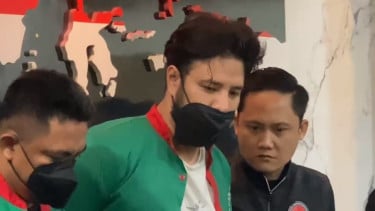 Ammar Zoni terjerat narkoba ketiga kalinya, Kuasa Hukum Pertanyakan Dasar Pemindahan Ammar Zoni, Disebut Mengalami Trauma Berat, Keluarga Disebut Sangat Terpukul, Siapkan Peninjauan Kembali dan Langkah Hukum