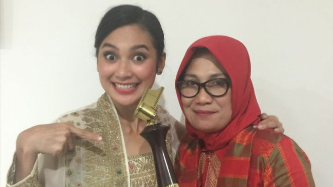 Indah Permatasari dan sang ibunda, Nursyah, Suphanee Noinonthong., Nursyah dan Indah Permatasari-Arie Kriting, Indah Permatasari dan sang ibunda, Nursyah, Komedian Sule