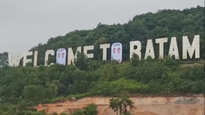 Baliho Prabowo-Gibran di Landmark Kota Batam