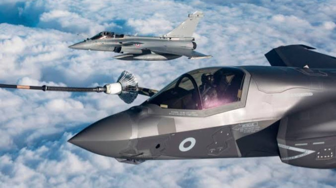 VIVA Militer: Jet tempur Lockheed Martin F-35 Lightning II militer Inggris, VIVA Militer: Jet tempur Sukhoi Su-35 Rusia tembakkan rudal, VIVA Militer: Jet tempur Eurofighter Typhoon, VIVA Militer: Pesawat Jet Tempur Dassault Rafale, KAI KF-21 Boramae, VIVA Militer: Pesawat Jet Tempur F-22 Raptor, VIVA Militer: Pesawat tempur China, Chengdu J-20, VIVA Militer: Jet tempur Lockheed Martin F-35 Lightning II militer Inggris