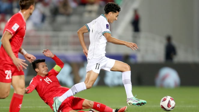 Pemain Timnas Vietnam, Nguyen Quang Hai saat melawan Timnas Indonesia, 8. Thailand (71 juta), 7. Vietnam (99 juta), 6. Filipina (113 juta), 5. Ethiopia (125 juta), 4. Bangladesh (169 juta), 3. Pakistan (243 juta), 2. Indonesia (278 juta), 1. India (1,4 miliar)