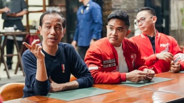 Ketua Umum PSI Kaesang Pangarep saat bersama Jokowi di Bandung
