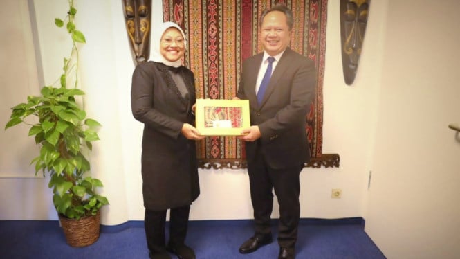 Arif Havas Oegroseno (kanan)