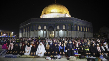 Suasana salat tarawih di Masjid Al Aqsa, Palestina