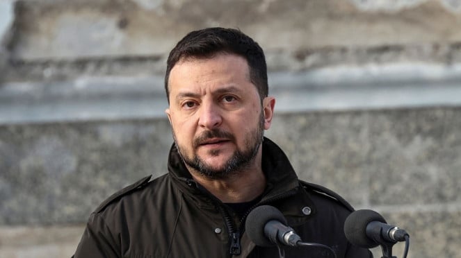 VIVA Militer: Presiden Ukraina, Volodymyr Zelensky, Rudal dan drone Rusia menyasar gedung pemerintahan Ukraina di Kyiv, Hujani Ukraina dengan 805 Drone dan 13 Rudal Balistik , Serangan Terbesar Rusia, VIVA Militer: Presiden Ukraina, Volodymyr Zelensky, Rudal dan drone Rusia menyasar gedung apartemen di Kyiv, Ukraina