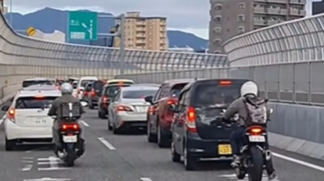 Viral Pengendar Motor di Jepang Ikut Antre saat Macet