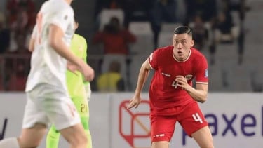 Bek Timnas Indonesia Jay Idzes, 5. 7 Fakta Menarik Jay Idzes Bawa Sassuolo Comeback Lawan Fiorentina, 4. Terpopuler: 11 Eks Arsenal Usia Senja Masih Aktif, Pengakuan Bojan Hodak Usai Persib Hancurkan Borneo FC, 3. Esteban Cambiasso dan Christian Panucci Main Padel Lawan Raffi Ahmad-Desta, Fans Inter Milan dan AC Milan Bersorak, 2. Dahsyat! Lionel Messi Antar Inter Miami Juara MLS Cup 2025 dan Raih Pemain Terbaik, 1. Panas! Jay Idzes Vs Rizky Ridho, Emil Audero Vs Maarten Paes di PSSI Awards 2026