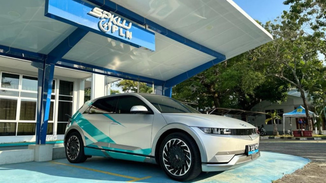 PLN siagakan SPKLU untuk pemudik, Wuling: Pelopor Harga Terjangkau, Wuling menjadi brand otomotif yang memulai era elektrifikasi di Indonesia, Hyundai: Inovasi dan Teknologi Premium, BYD: Pendatang Baru yang Agresif, Booth BYD di GIIAS 2025, Persaingan Makin Ketat, Konsumen Diuntungkan, Kesimpulan: Siapa yang Akan Menang?, PLN siagakan SPKLU untuk pemudik