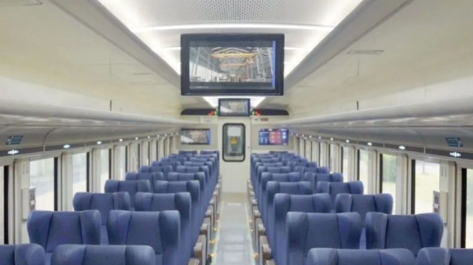 Suasana interior KA Argo Bromo Anggrek