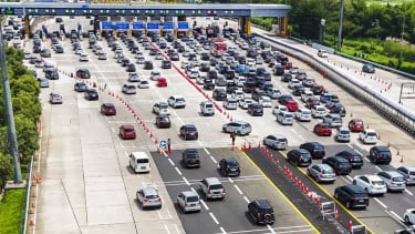 Antrean di Gerbang Tol Cikampek Utama