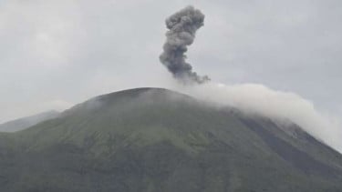 Erupsi Gunung Api Ile Lewotolok di Kabupaten Lembata, NTT