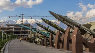 VIVA Militer: Rudal balistik militer Iran, Struktur Militer Iran yang Kompleks, Serangan Balasan Iran, Strategi Baru: Perang Asimetris, Perubahan Sejak Perang 2025, Apakah Strategi Ini Berhasil?