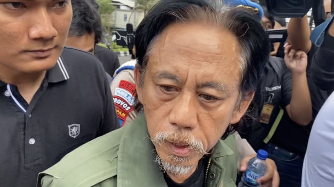 Alasan Epy Kusnandar mengkonsumsi narkoba jenis ganja hingga akhirnya tertangkap, masih diselidiki Polisi., Kok Bisa Inara Rusli-Insanul Fahmi Terancam Denda hingga Bui? Ini Penjelasan Hukumnya!, Inara Rusli., Sebelum Meninggal, Epy Kusnandar Sempat Cerita Soal Kematian, Alasan Jenazah Epy Kusnandar Tidak Dimakamkan di Garut Sesuai Wasiatnya, Wasiat Epy Kusnandar Ingin Dimakamkan di Garut, Gak Terwujud?, Penuh Semangat Tapi Keras Kepala, Kronologi Menurunnya Kesehatan Epy Kusnandar Dibongkar Keluarga