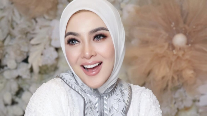 Syahrini., Syahrini., Davina Karamoy, Pose wedding Amanda Rawles dan Adriel Susanteo., Drama Korea terbaru, When Life Gives You Tangerines tayang di Netflix