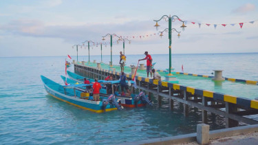 Aktivitas perikanan di kampung nelayan modern (kalamo)