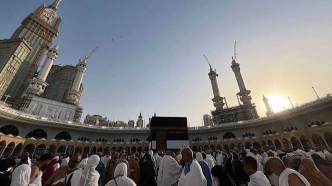 Ibadah haji di Mekkah, Pemandangan kota Mekkah dari Puncak Jabal Nur, Ibadah haji di Mekkah, Check Point di jalan masuk Kota Mekah, Ilustrasi suasana di Kabah, Masjidil Haram, Arab Saudi., Pemandangan kota Mekkah dari Puncak Jabal Nur
