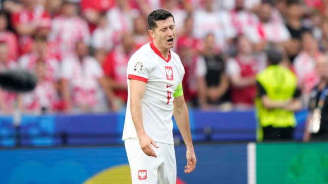 Kapten Timnas Polandia Robert Lewandowski di Piala Eropa 2024, 10. Karim Bagheri – 28 Gol dalam 29 Pertandingan, 9. Sardar Azmoun – 29 Gol dalam 41 Pertandingan, 8. Chris Wood – 29 Gol dalam 31 Pertandingan, 7. Luis Suarez – 29 Gol dalam 64 Pertandingan, 6. Edin Dzeko – 30 Gol dalam 33 Pertandingan, 5. Robert Lewandowski – 34 Gol dalam 44 Pertandingan, 4. Ali Daei – 35 Gol dalam 51 Pertandingan, 3. Lionel Messi – 36 Gol dalam 72 Pertandingan, 2. Carlos Ruiz – 39 Gol dalam 47 Pertandingan, 1. Cristiano Ronaldo – 41 Gol dalam 52 Pertandingan