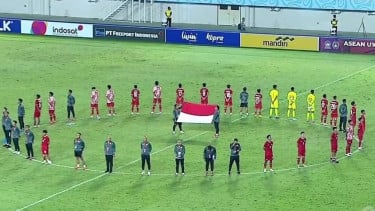 Para pemain Timnas Indonesia U-16 menyanyikan lagu Tanah Airku, Eks pelatih Timnas Indonesia Shin Tae-yong, Jay Idzes resmi gabung Sassuolo, Persib Bandung Vs Manila Digger, Bek Timnas Indonesia, Mees Hilgers, Momen Pemain Timnas Indonesia dan Suporter Nyanyi Tanah Airku