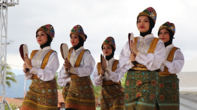 SMP-SMA AL IZHAR Pondok Labu Raih gelar Grand Champion Tarian Indonesia