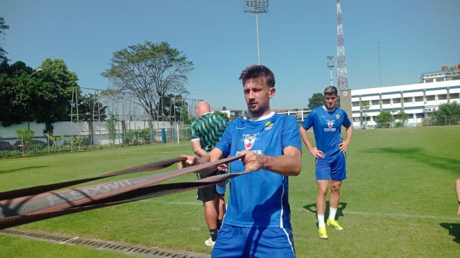 Pemain asing Persib Bandung, Mateo Kocijan (foto: Dede Idrus), Manajer Manchester United, Ruben Amorim, Pemain Inter Milan, Ketua Umum PSSI Erick Thohir lepas pemain Timnas Indonesia, Pemain asing Persib Bandung, Mateo Kocijan (foto: Dede Idrus) 