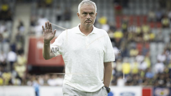 Pelatih Fenerbahce, Jose Mourinho, Ganda putra Indonesia, Fajar Alfian/Muhammad Shohibul Fikri, Pemain Napoli, Kevin De Bruyne, Menpora Erick Thohir dan Dito Ariotedjo, Pelatih Fenerbahce, Jose Mourinho, Wasit VAR asal Thailand, Sivakorn Pu-Udom
