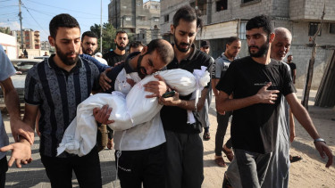 VIVA Militer: Warga sipil Gaza korban serangan militer Israel, Warga gaza mengantre makanan karena kelaparan, Netanyahu Cs Paling Bertanggungjawab, Penyelidik PBB Dituding Proksi Hamas, Sanksi Ditentukan Pengadilan 