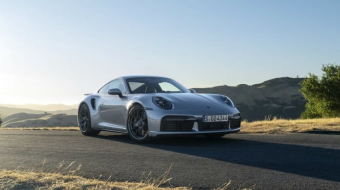 Porsche 911 Turbo Edisi 50 Tahun 