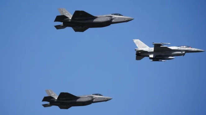 VIVA Militer: Jet tempur F-35 dan F-16 militer Polandia