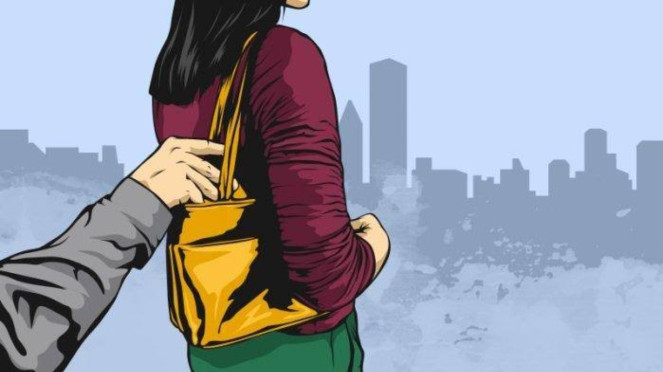 Penangkapan terjadi setelah ketiga individu tersebut mencoba melakukan pencopetan di tengah kerumunan jemaat misa akbar.