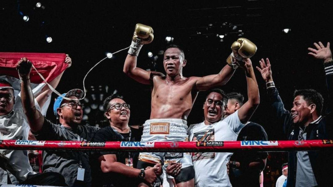 Petinju Indonesia, Daud Yordan, 5. Sambil Menangis, Marc Marquez Jelaskan Masalah Saraf di Bahunya: Saya Balapan dengan Satu Setengah Tangan, 4. Fakta Mengejutkan UFC Terbongkar, Khamzat Chimaev Raup Bayaran Fantastis meski Dihabisi Strickland, 3. Leo/Daniel Melesat ke Perempat Final Thailand Open 2026 Usai Tekuk Wakil China, 2. Kisah Legendaris: Jagoan Tinju Indonesia Dapat Tepuk Tangan 1 Stadion di Rusia karena Lakukan Hal Ini, 1. Ngeri, Megawati Hangestri Ditantang Pevoli Serbia