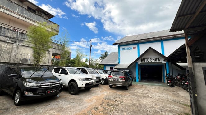 showroom mobil bekas