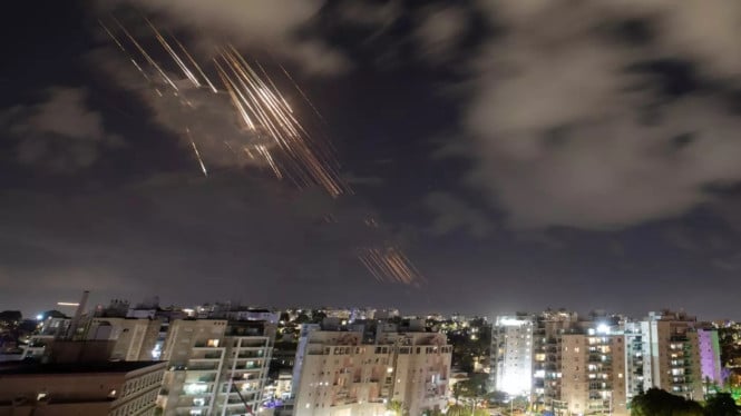 VIVA Militer: Serangan rudal Iran ke Israel