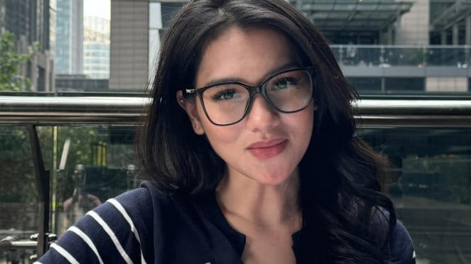 Davina Karamoy, Ridwan Kamil Digugat Cerai, Begini Kata Kuasa Hukum Atalia, Ridwan Kamil saat bersama dengan Atalia Praratya, Blak-blakan Soal Perselingkuhan, Davina Karamoy: Aku Pikir Semua Orang Pernah..., Atalia Praratya Gugat Cerai Ridwan Kamil, Lisa Mariana: Keputusan Terbaik, Digugat Cerai Atalia Praratya, Kuasa Hukum Ridwan Kamil Angkat Bicara