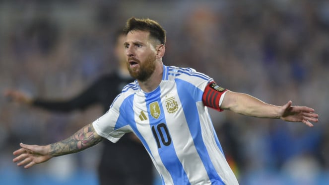 Pemain Timnas Argentina Lionel Messi, 10. Karim Bagheri – 28 Gol dalam 29 Pertandingan, 9. Sardar Azmoun – 29 Gol dalam 41 Pertandingan, 8. Chris Wood – 29 Gol dalam 31 Pertandingan, 7. Luis Suarez – 29 Gol dalam 64 Pertandingan, 6. Edin Dzeko – 30 Gol dalam 33 Pertandingan, 5. Robert Lewandowski – 34 Gol dalam 44 Pertandingan, 4. Ali Daei – 35 Gol dalam 51 Pertandingan, 3. Lionel Messi – 36 Gol dalam 72 Pertandingan, 2. Carlos Ruiz – 39 Gol dalam 47 Pertandingan, 1. Cristiano Ronaldo – 41 Gol dalam 52 Pertandingan