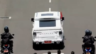 Presiden Prabowo Subianto di mobil Maung Garuda RI 1